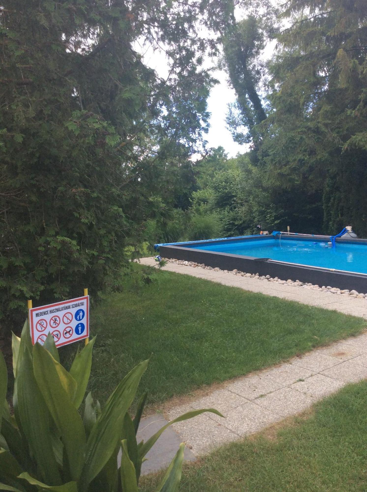 Fonfa Liget Hotel Senye Luaran gambar